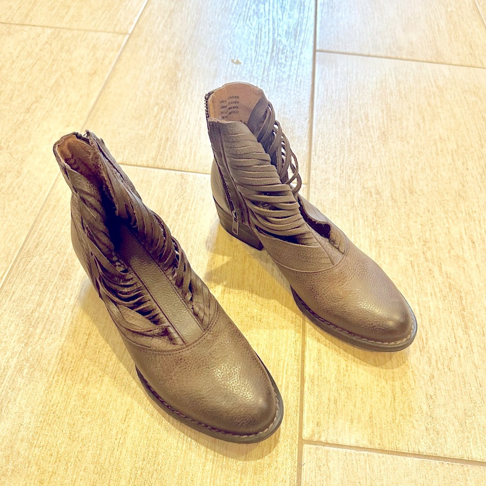 Sbicca Brown Ankle booties Jeronimo NWT size 7.5